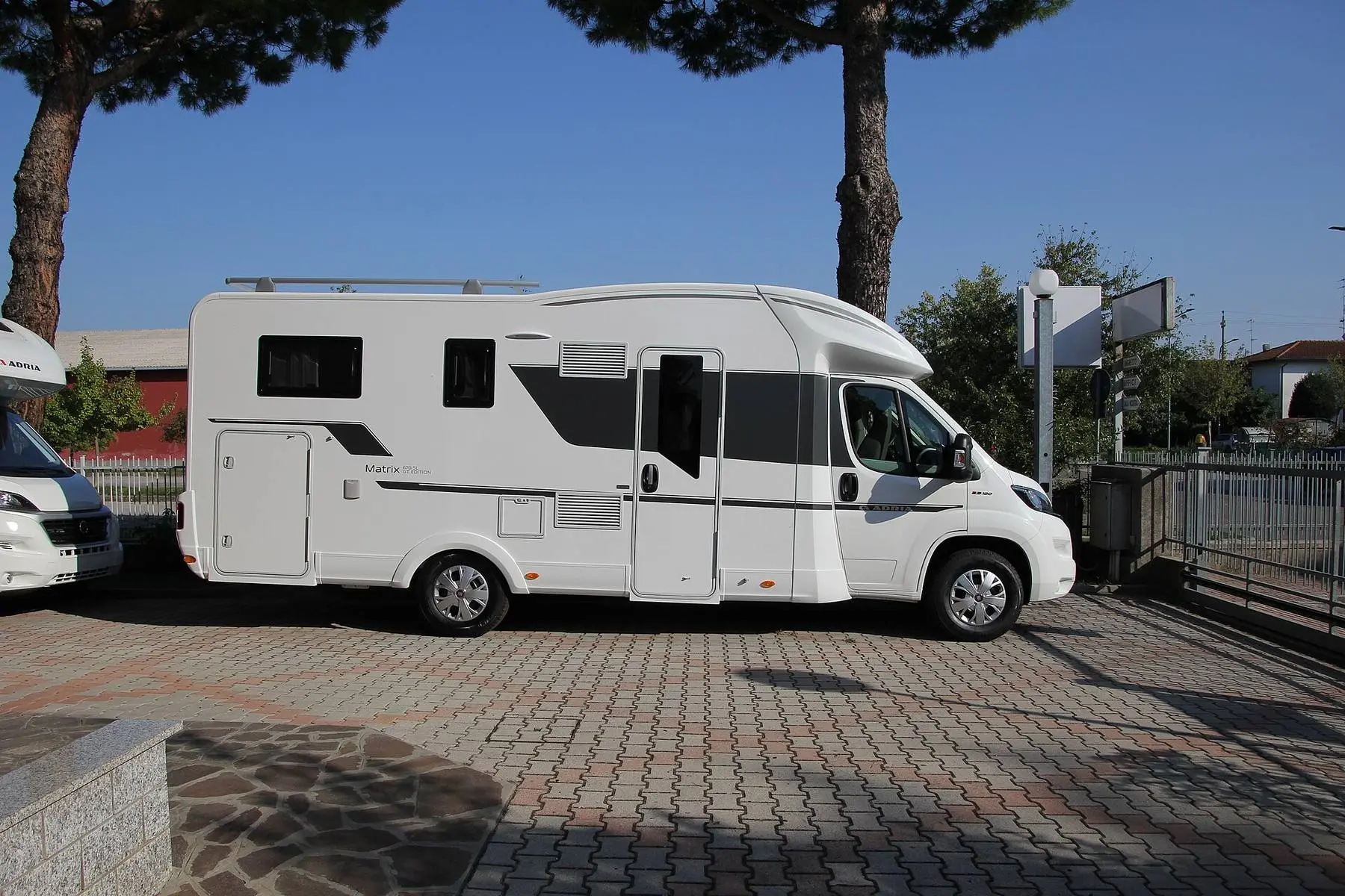 Adria Matrix Plus 670 SL